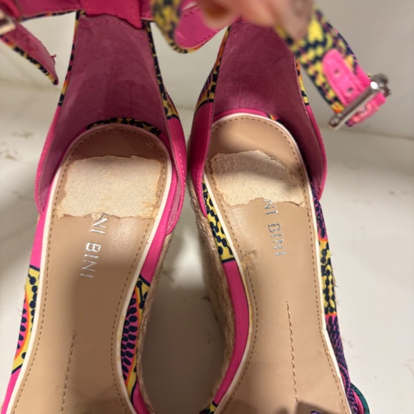 Gianni Bini Bold Color Pink and Blue Heels with Floral Accents 6.5 - Picture 7 of 11
